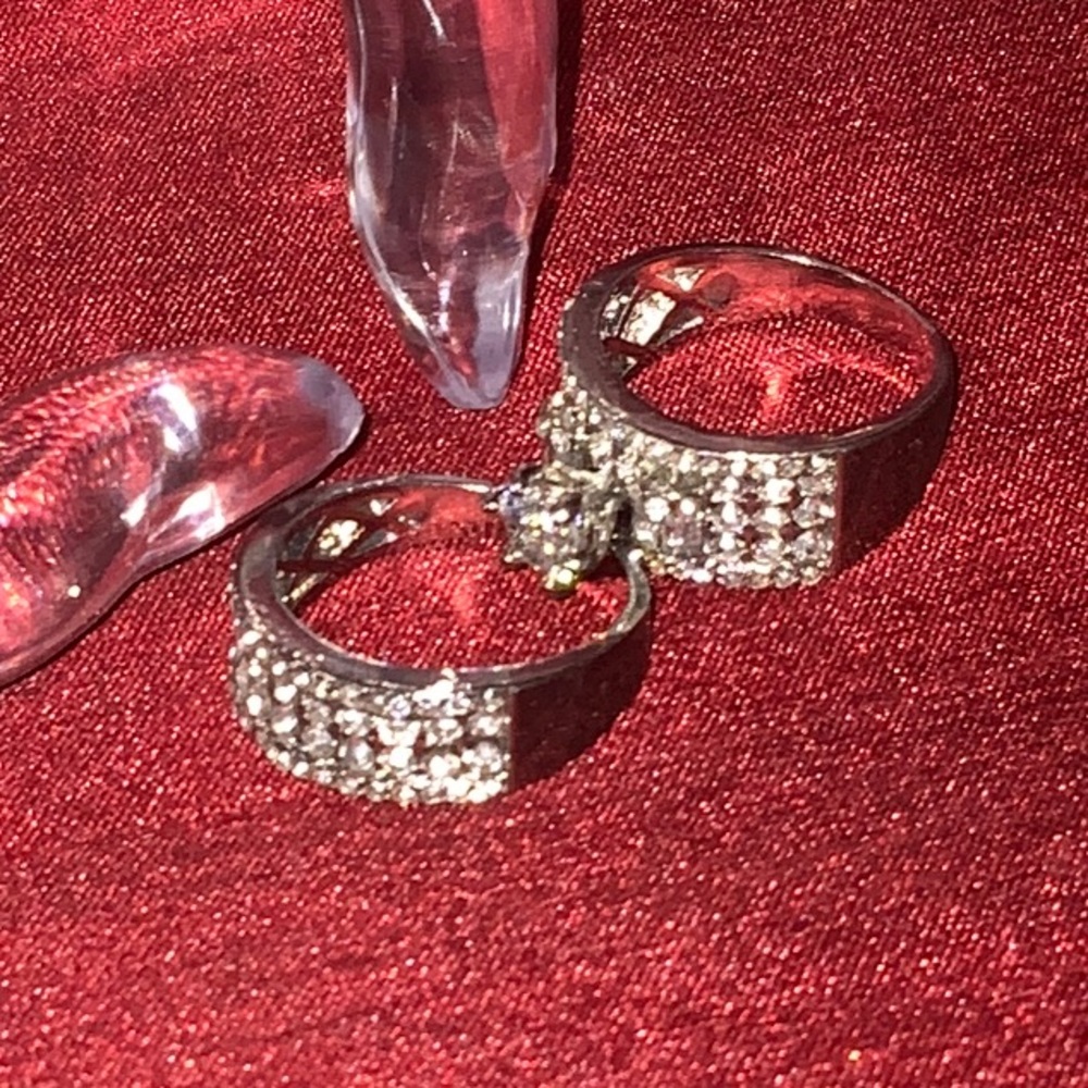 engagement ring - Picture 4 of 5